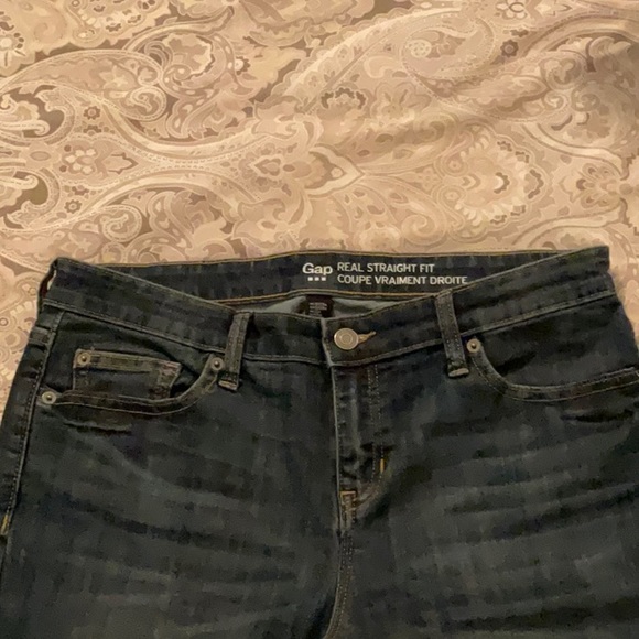 Gap crop jeans with distressed bottom - Picture 2 of 6